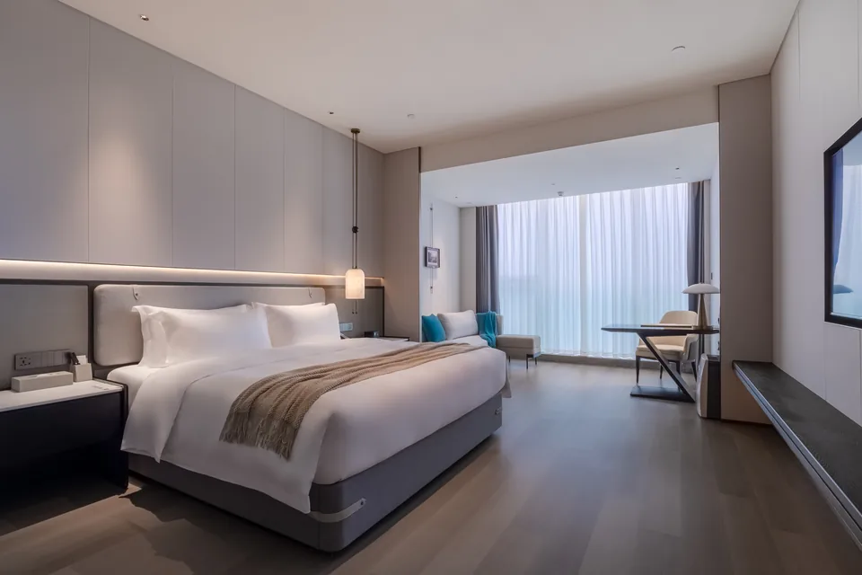 Guest room at the Wyndham Quzhou Kecheng in Quzhou, Other than US/Canada