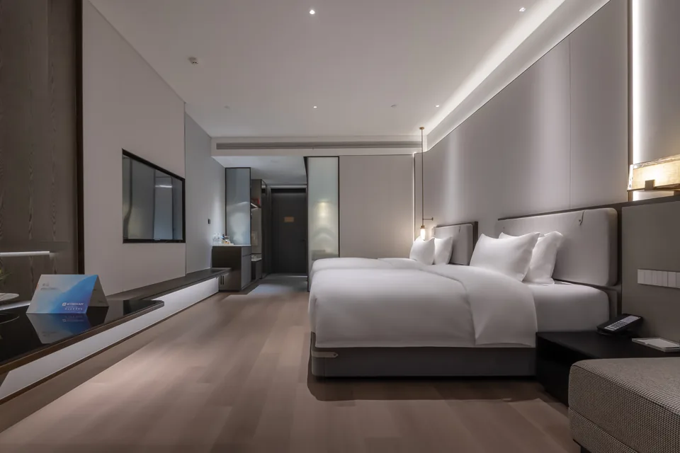 Guest room at the Wyndham Quzhou Kecheng in Quzhou, Other than US/Canada